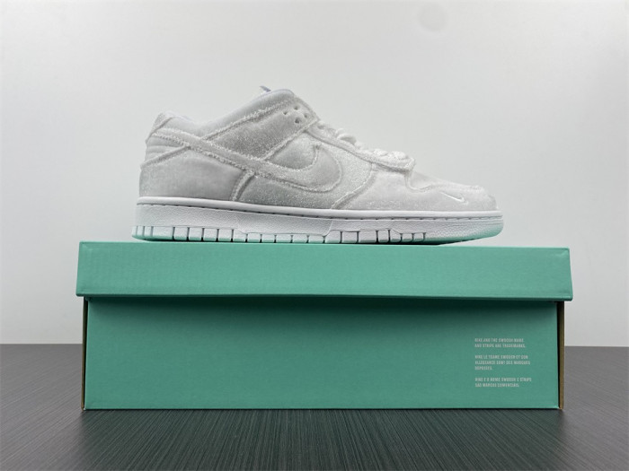 Dover Street Market x Nike Dunk Low “Triple White” DH2686-100
