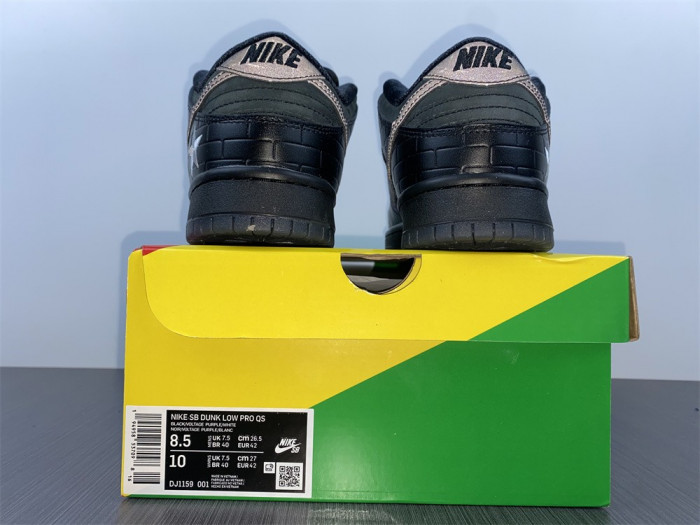 Familia x Nike SB Dunk Low “First Avenue” DJ1159-001