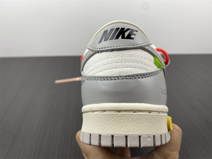 Off-White x Dunk Low ‘Lot 06 of 50’ DJ1602-110