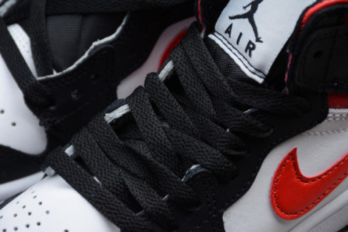 KIDS AIR JORDAN 1 RETRO HIGH OG ‘GYM RED’ 555088-061