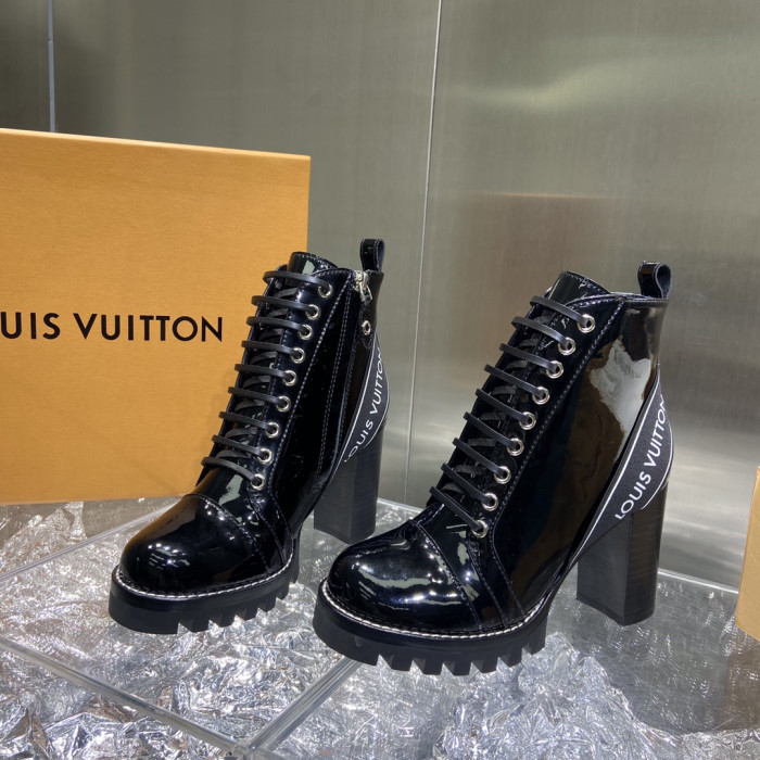 LOUS VUITO BROWN STAR TRAIL ANKLE BOOTS